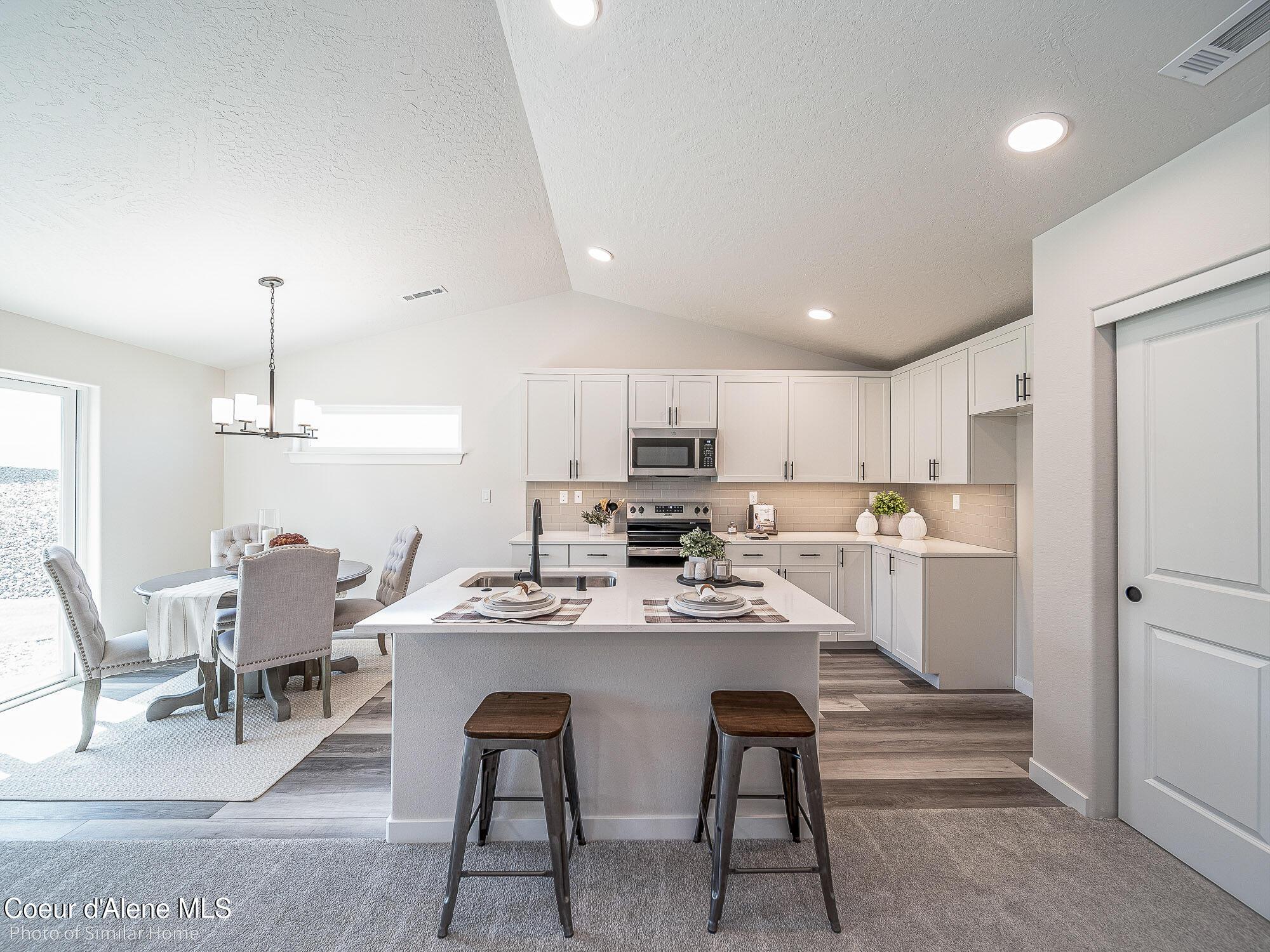 Image 4: Edgewood-Kitchen & Dining