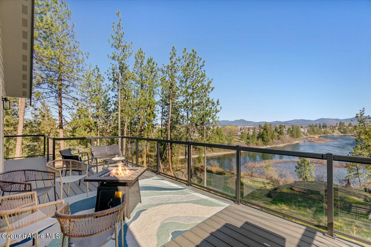 Image 1: Stunning riverfront views here!