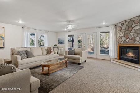 71 Freeman Ln
