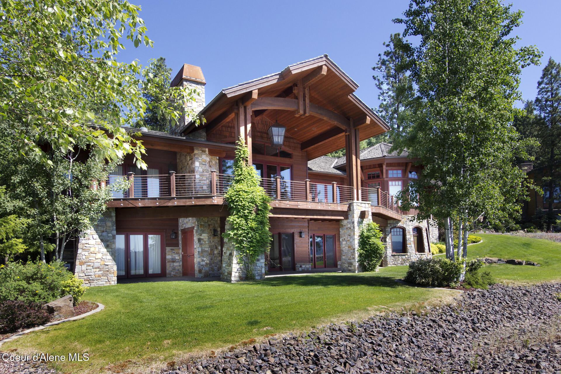 Image 2: Expansive Outdoor Living