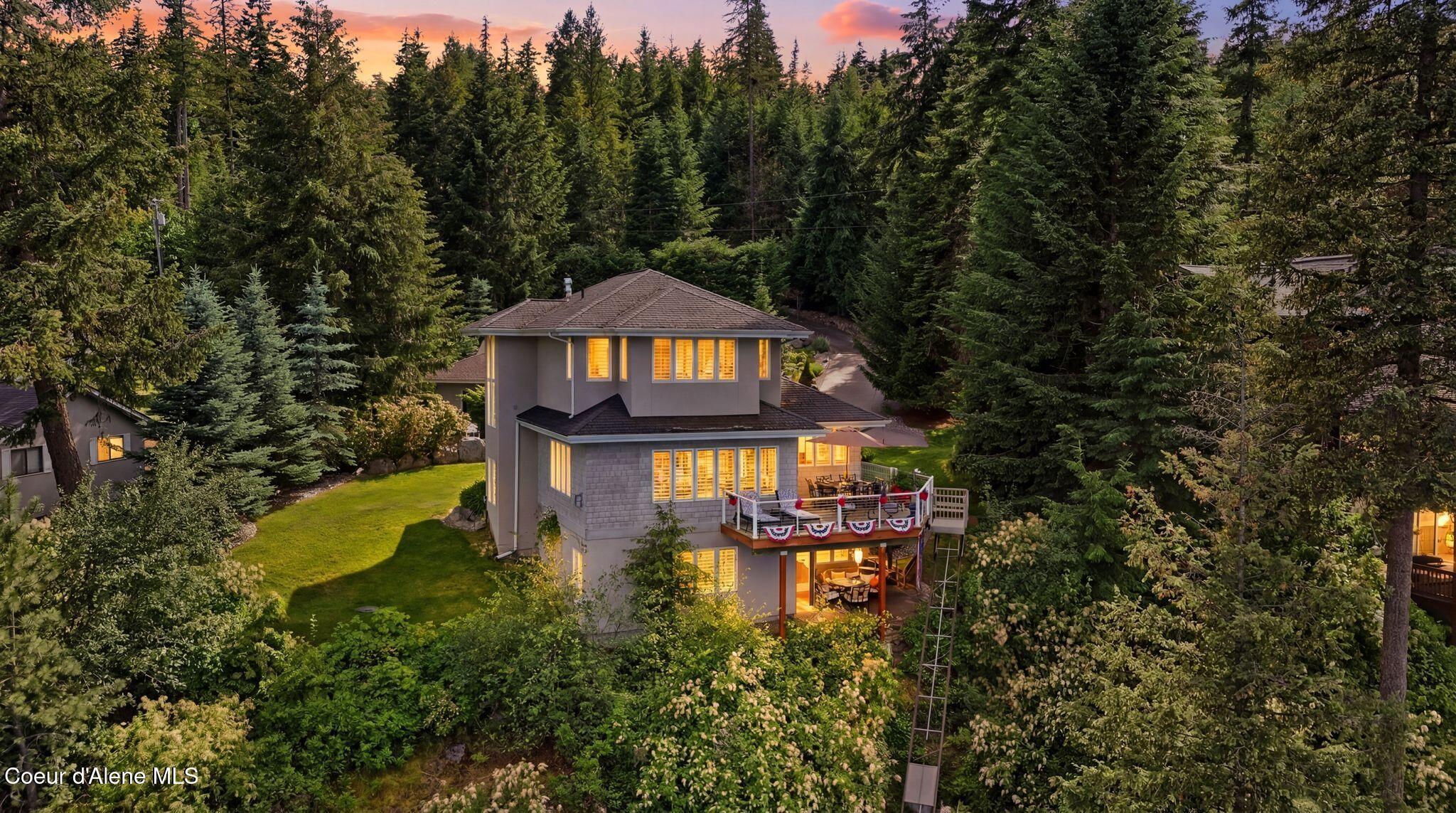 Image 4: Inside-Media-Bridgeview Twilight-4