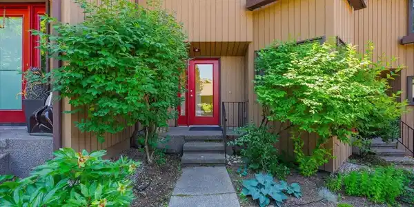 Image 4: 06-Front Entrance