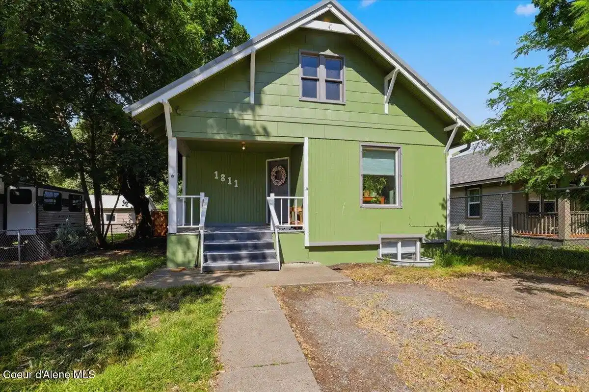 Image 1: Front of Home