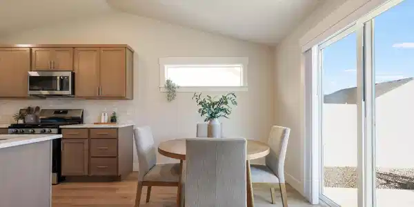 Image 2: Edgewood - Dining