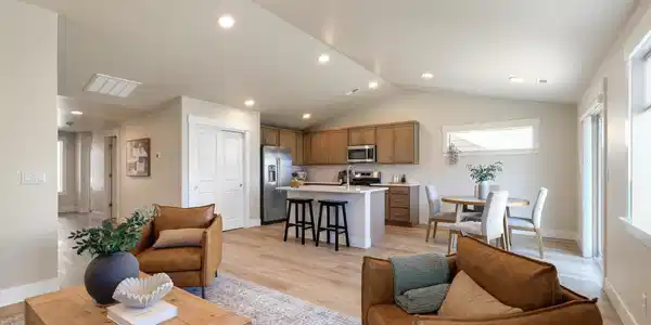 Image 3: Edgewood - Great Room