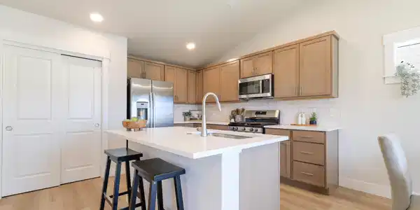Image 4: Edgewood - Kitchen 2