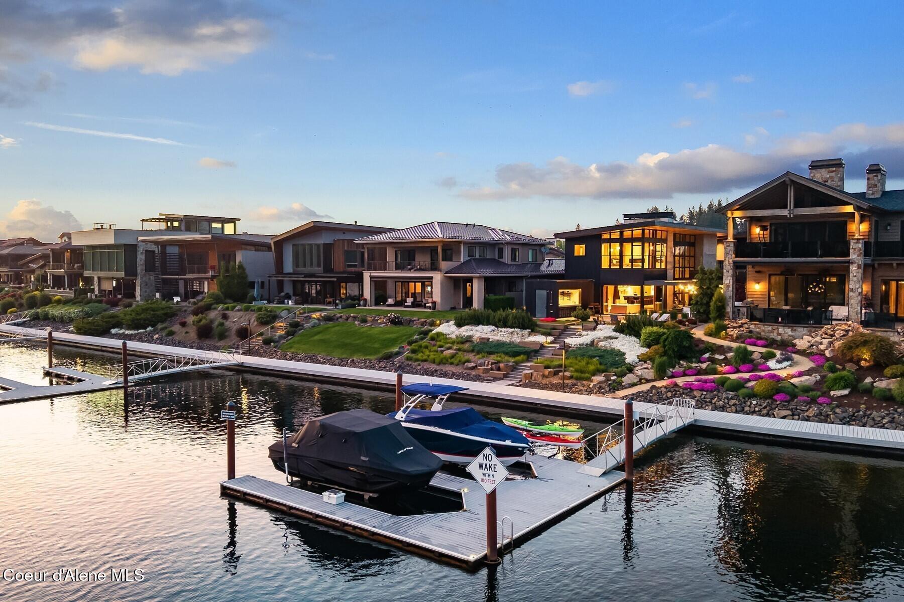 Image 3: Spectacular Rare Waterfront