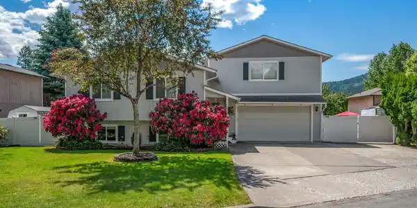 1961 E SUNDANCE DR