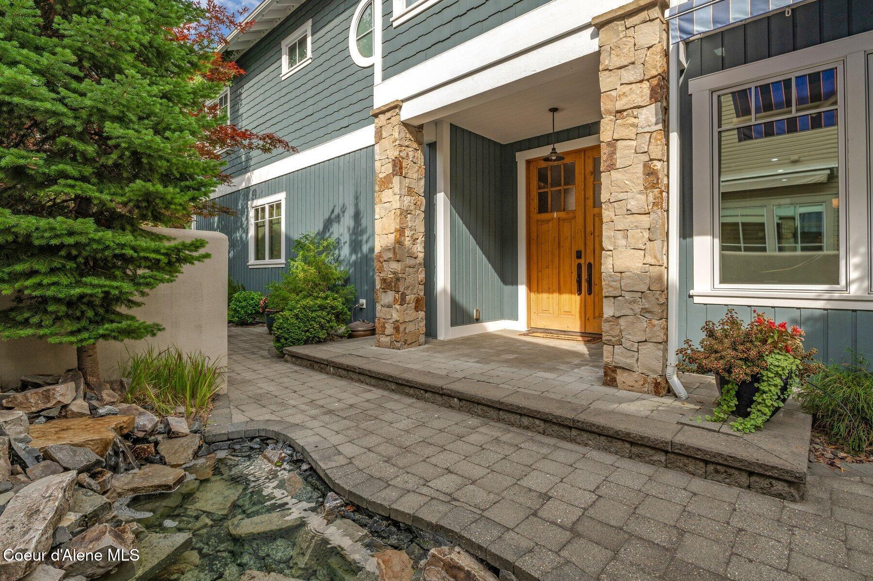 Image 4: 3 Front Entry 3724 W Shoreview Coeur d'A