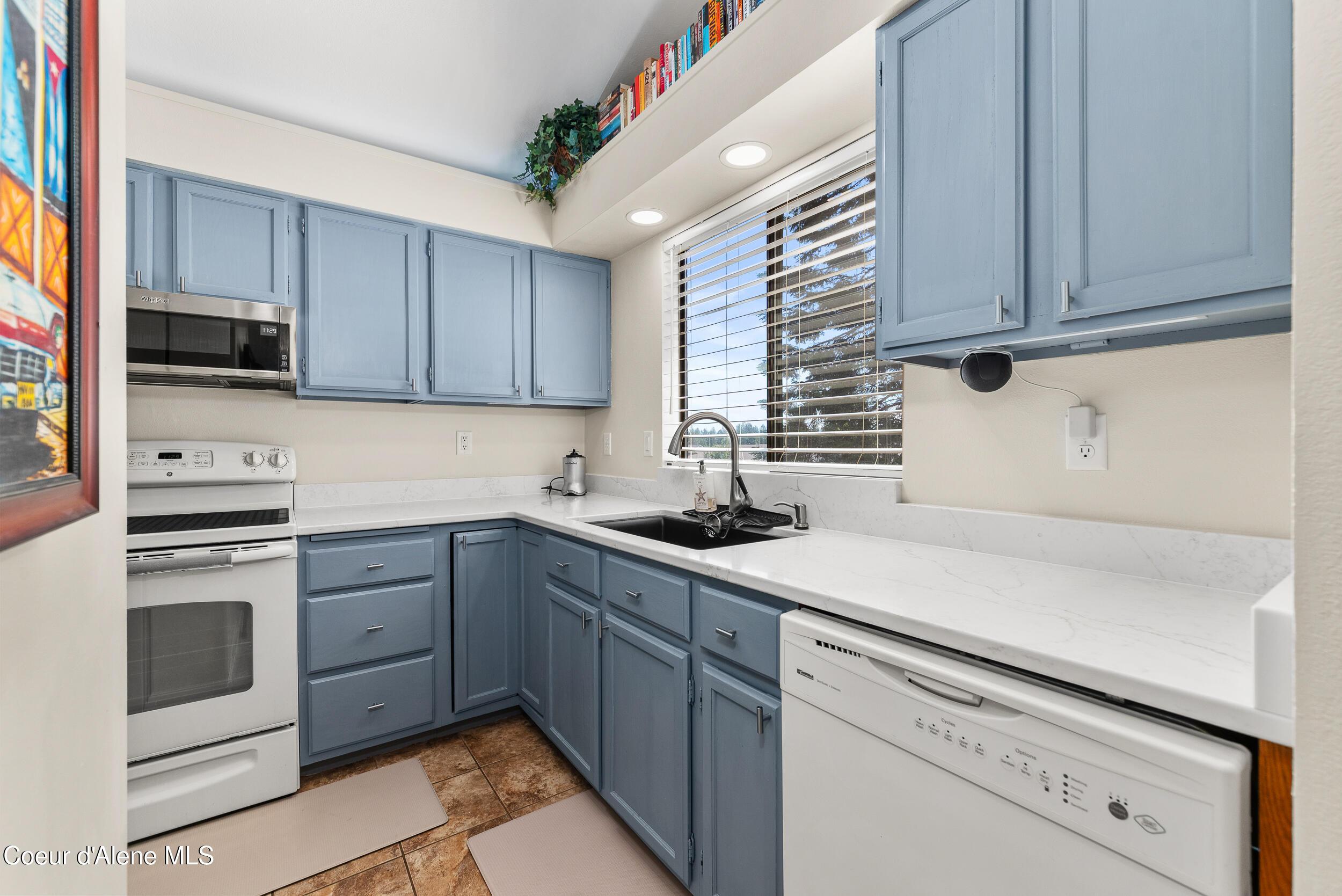 Image 4: 11-5299 W Green Ct 11