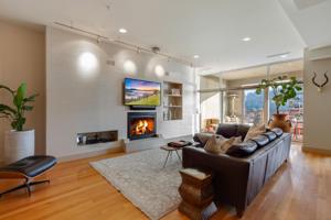 609 E SHERMAN AVE
