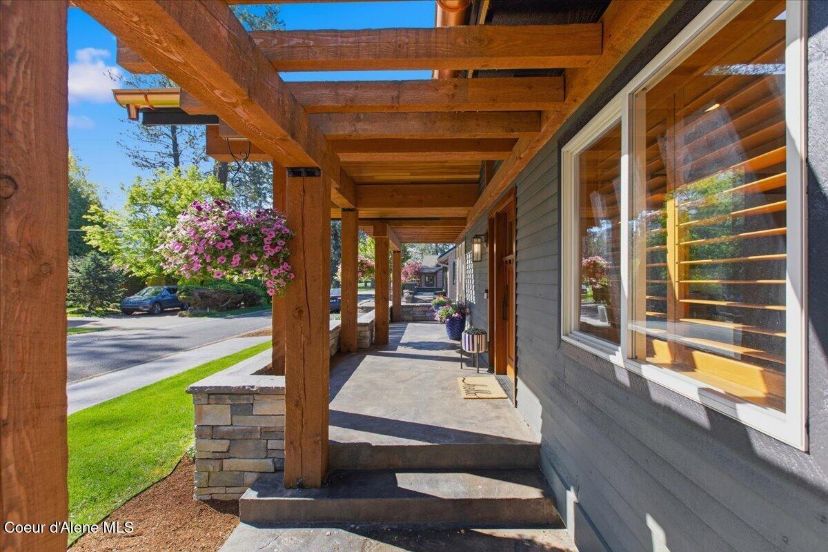 Image 4: 04-Front patio