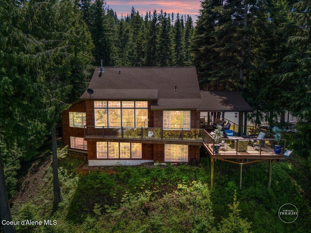 Image 1: The Stunning Home in the Trees