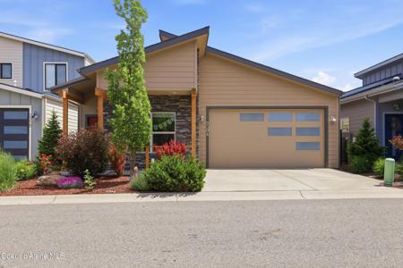 3304 N Rosalia RD