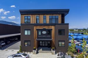 115 E Lake St #402