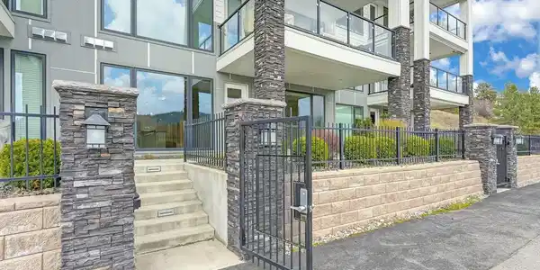 447 W WATERSIDE DR