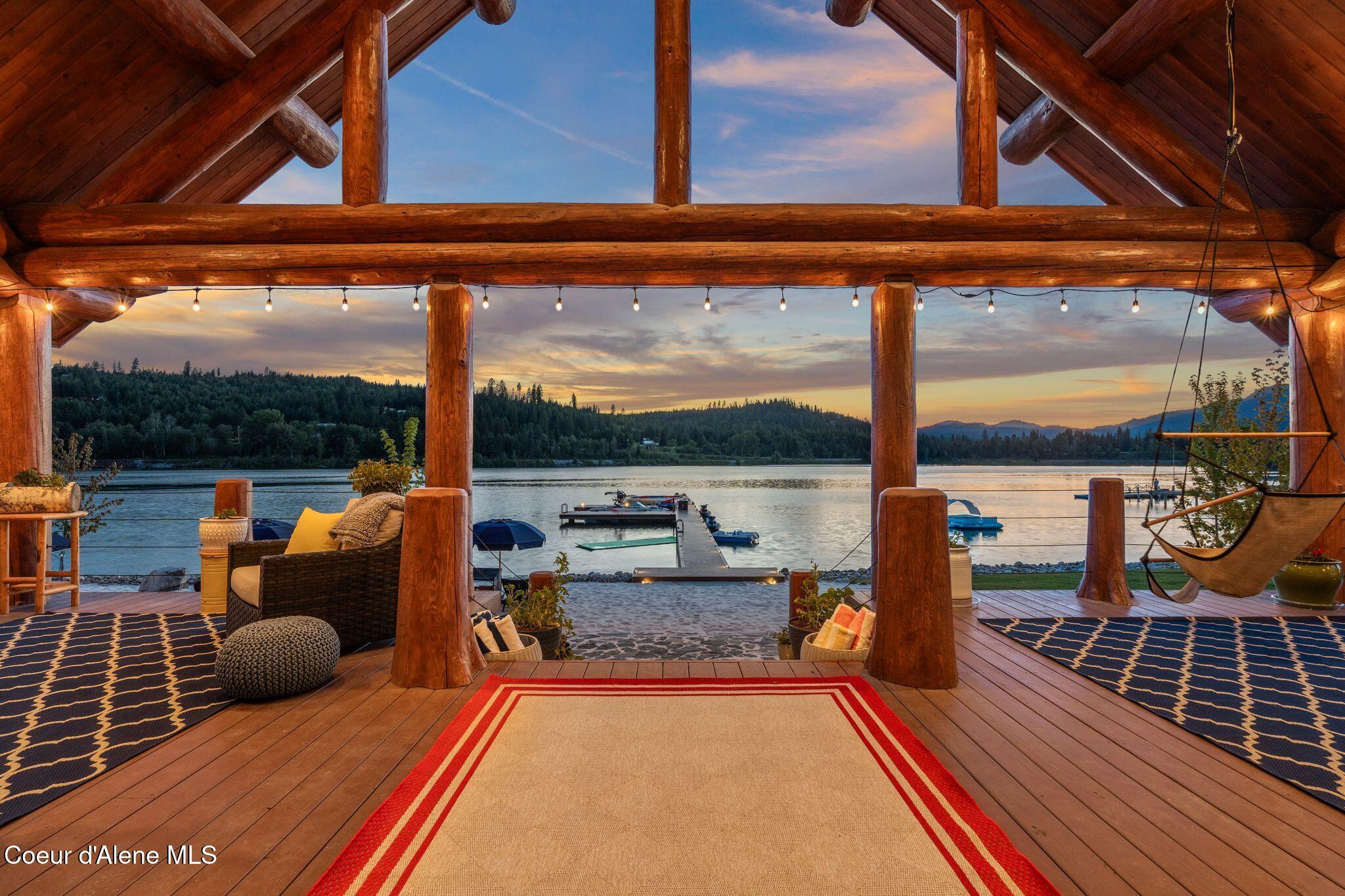 Image 4: Covered Deck