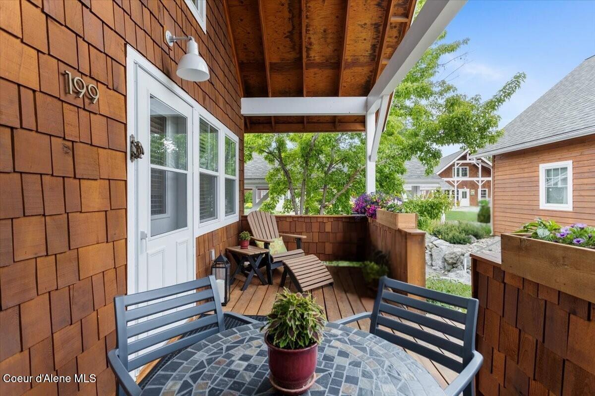 Image 4: Cozy Porch