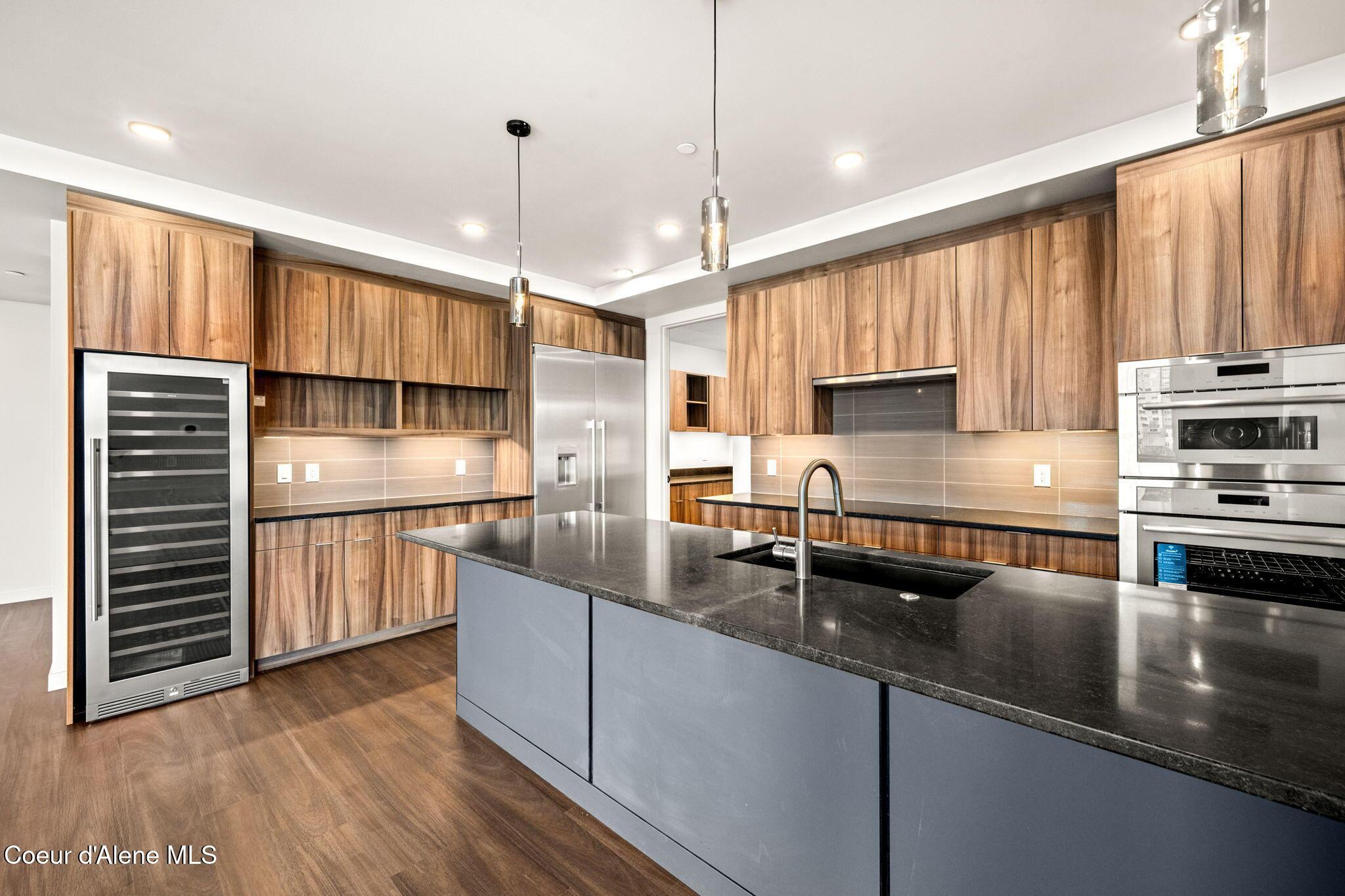 Image 2: Kitchen