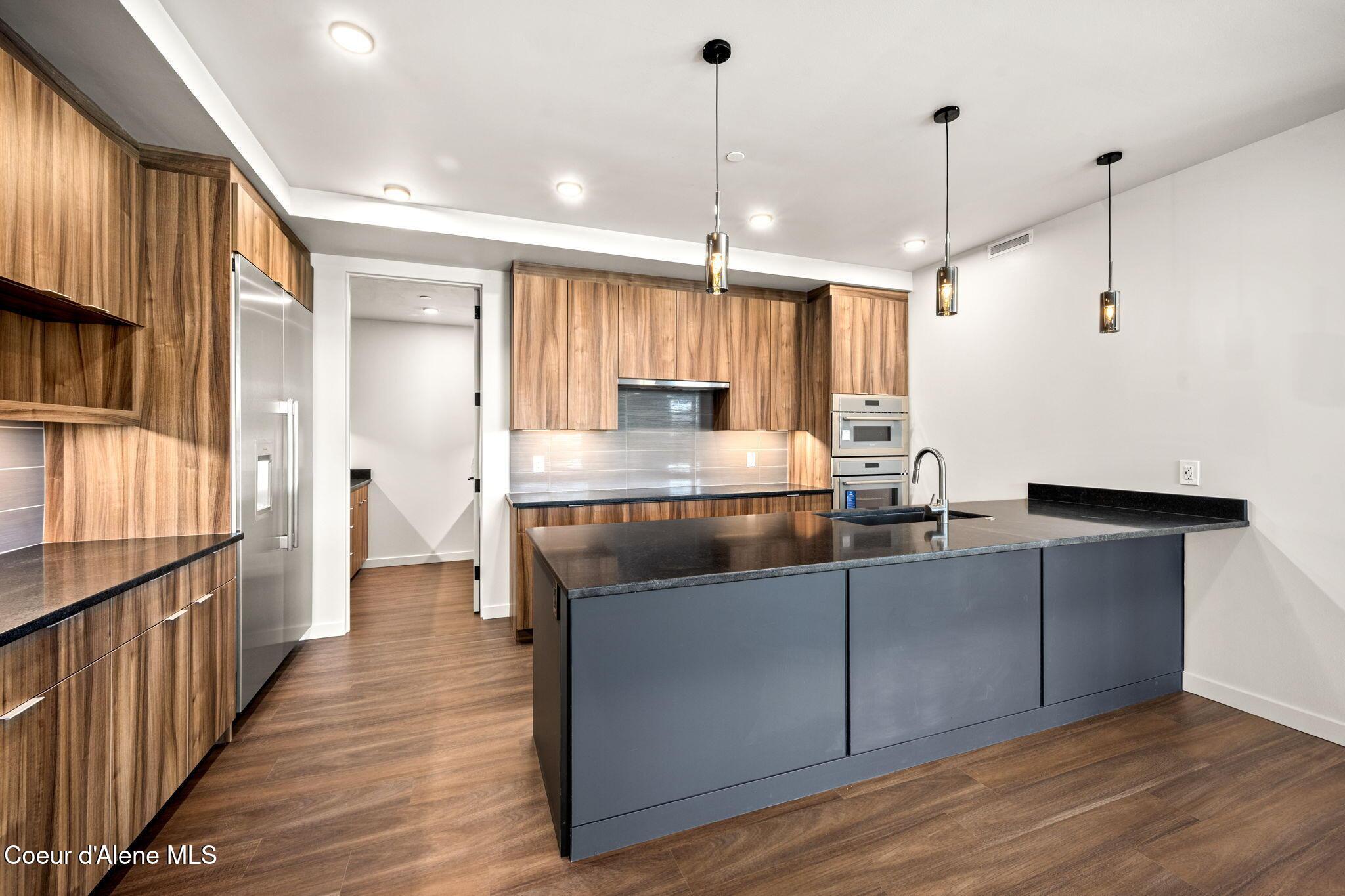 Image 4: Kitchen