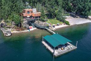 1102 E LAKESHORE DR