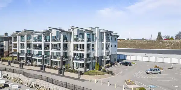 447 W WATERSIDE DR Unit #302