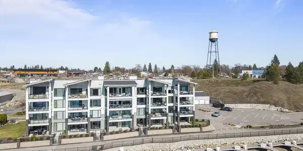 447 W WATERSIDE DR Unit #101