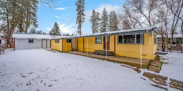1813 E Bark Loop