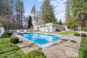 10216 Pines