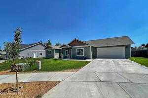 2302 Shady Oak