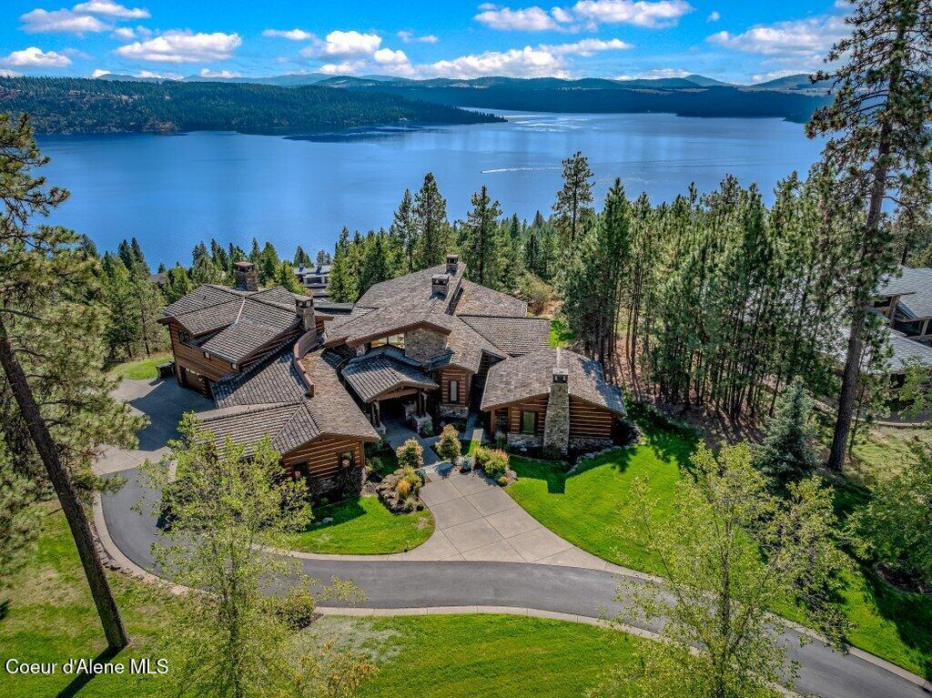 Image 3: Incredible Lake Views