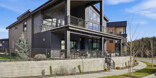 Image 3: Exterior