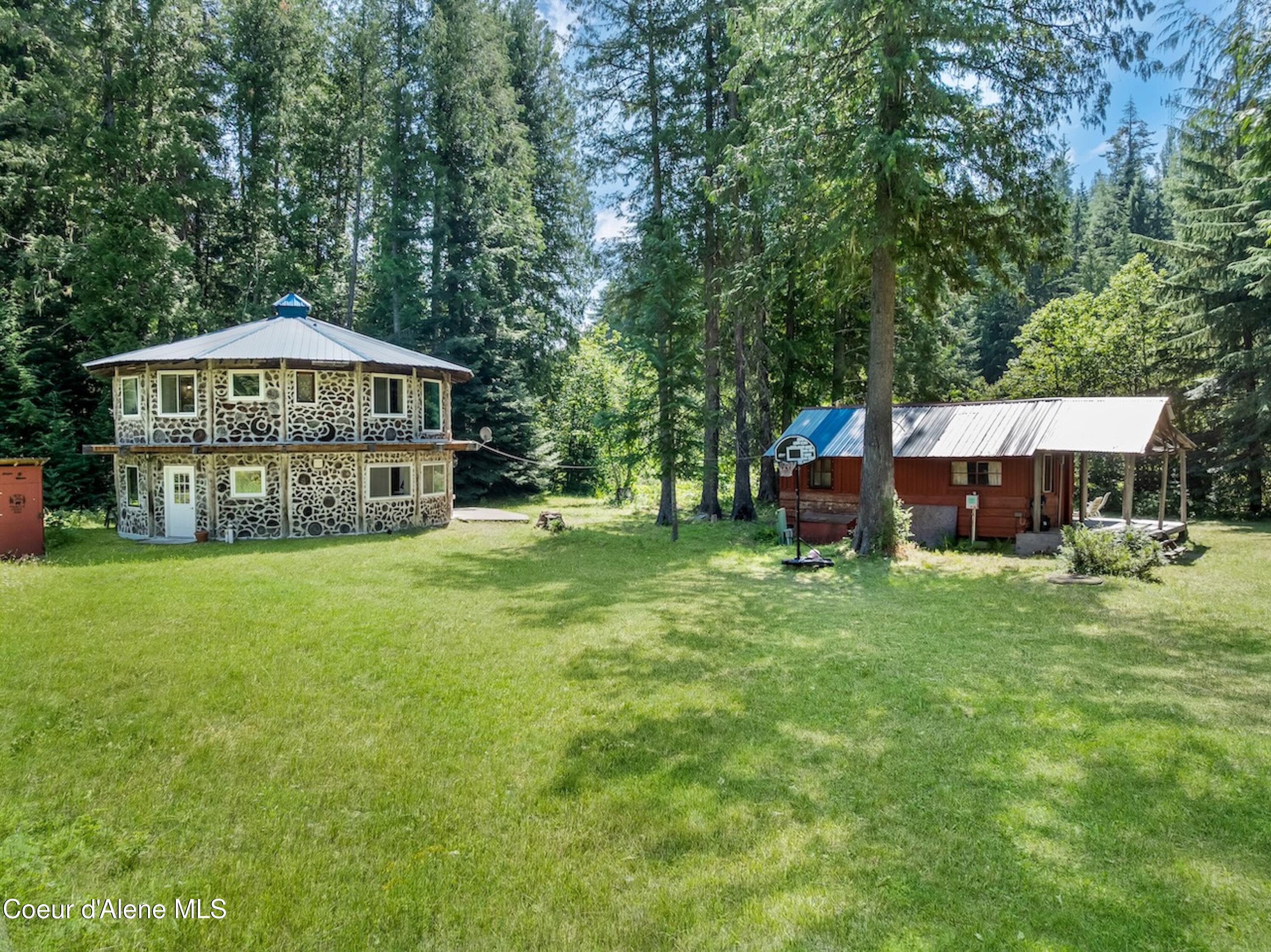 Image 4: Nice Yard