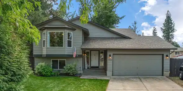 102 S Riverwood Ct