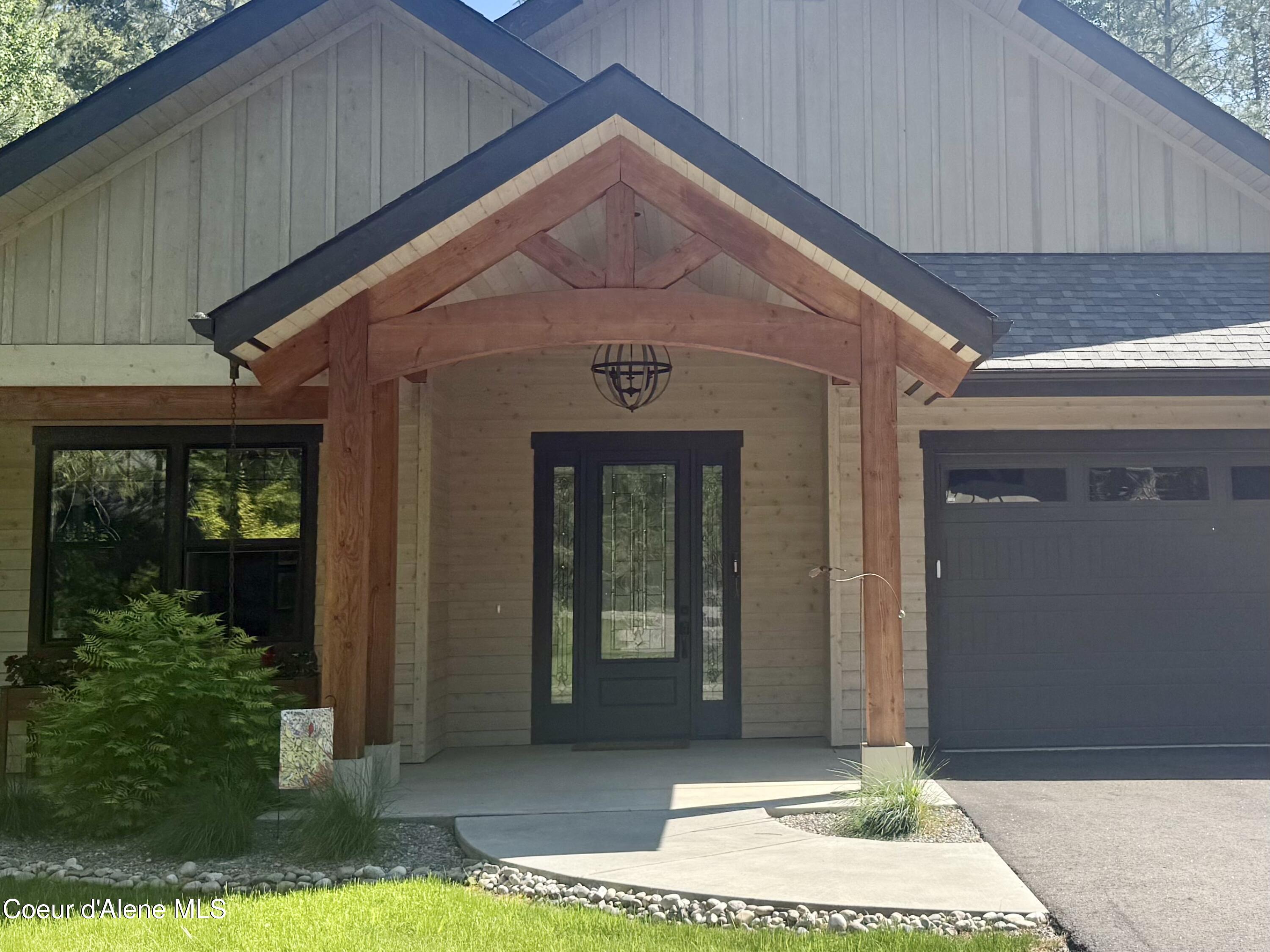Image 4: 4. Front Door