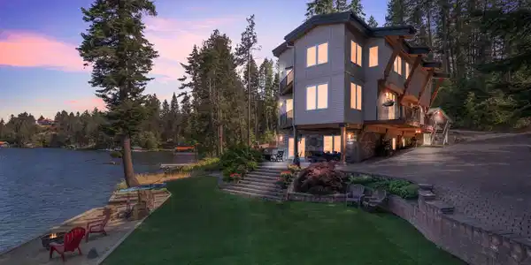 8817 Riverview