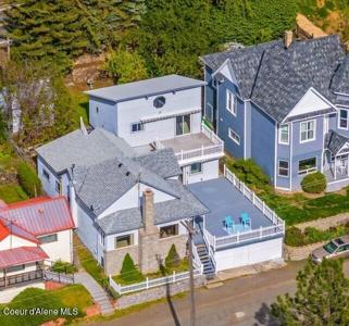 305 Lakefront