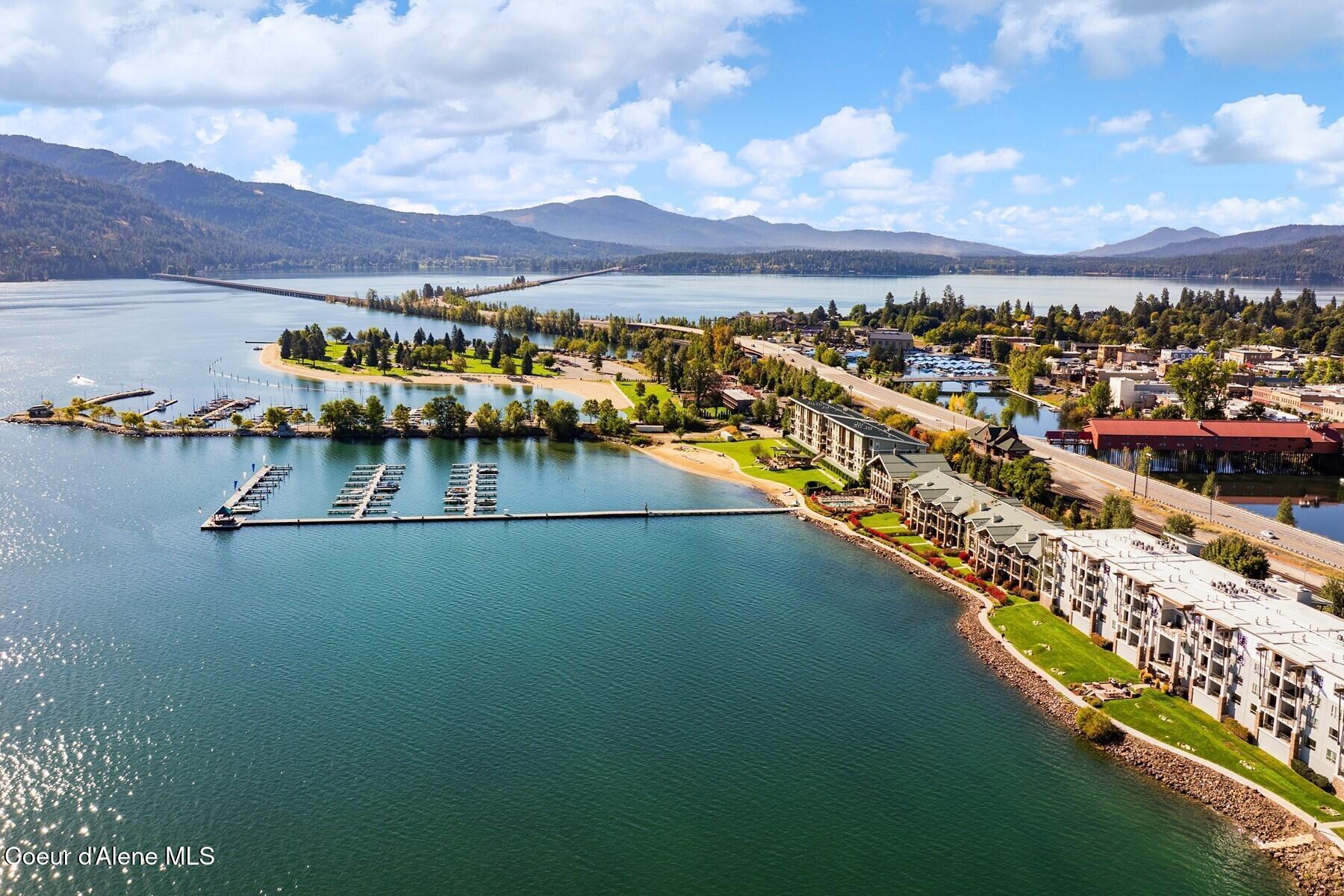 Image 1: Lake Front Living at its Finest