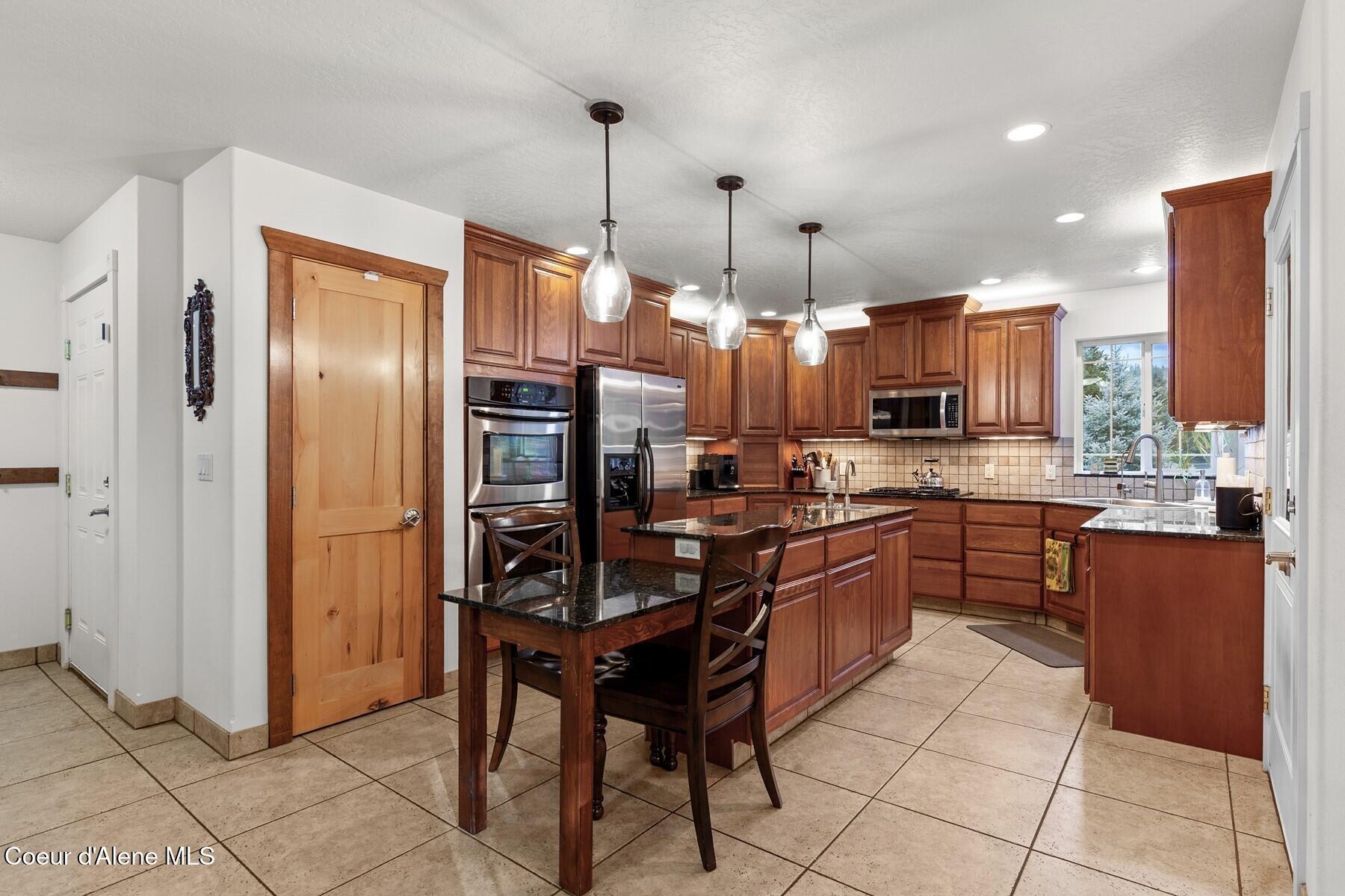 Image 4: Open Plan Kitchen