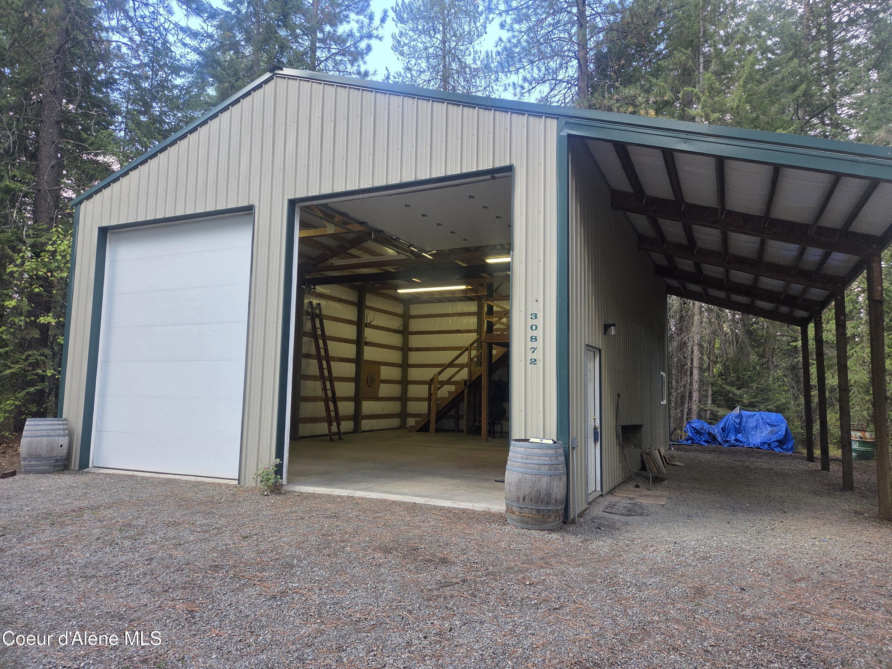 Image 1: Shop 30 x 40