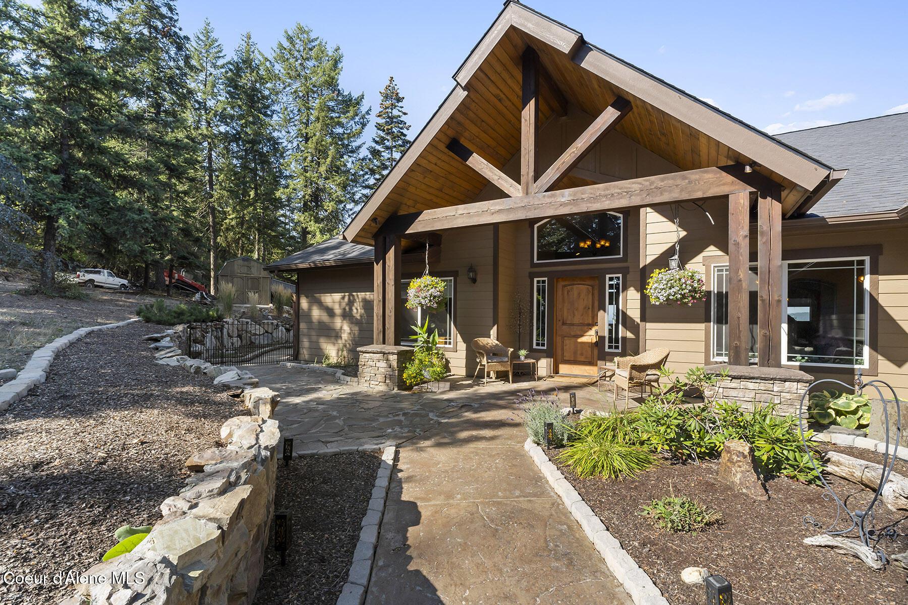 Image 4: Inviting Craftsman Entry