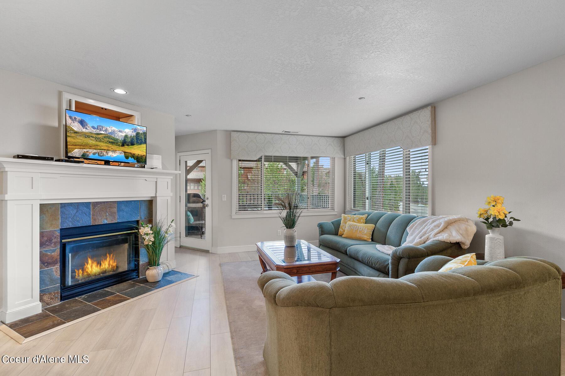 Image 3: ArrowPoint Living Area