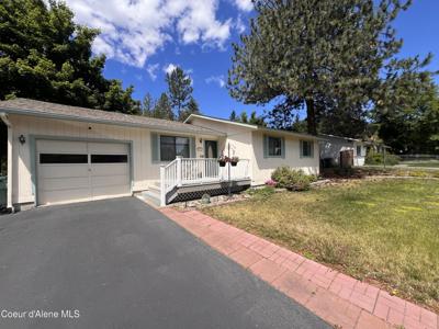 1935 E Sundance DR