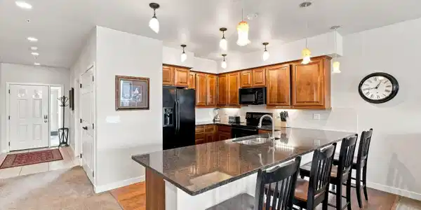 Image 4: 05-415 W Waterside Drive #403_RedHogMedi