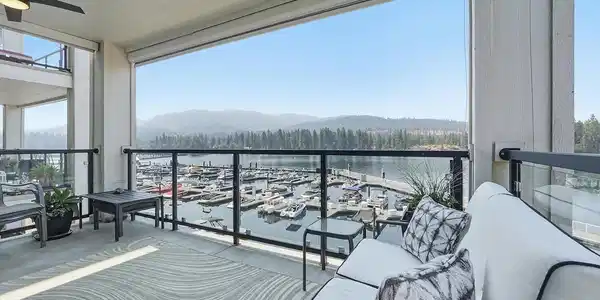 Image 2: Covered deck w/ auto blinds