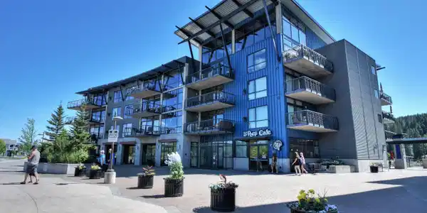 1884 W Bellerive Unit 415