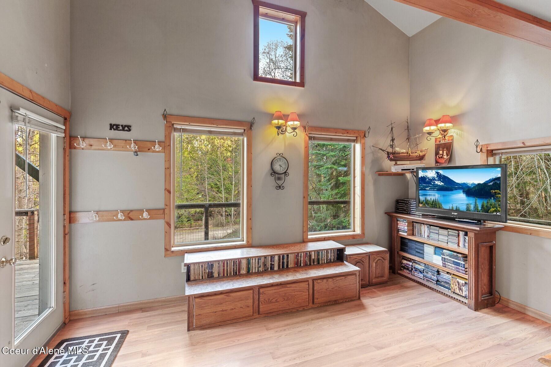 Image 3: Vaulted Living Room Windows