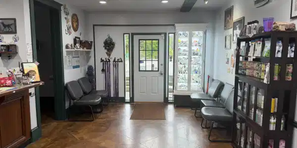 Image 2: 902 Lincoln Way