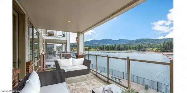 355 WATERSIDE
