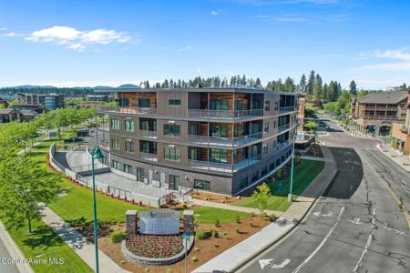 1579 RIVERSTONE